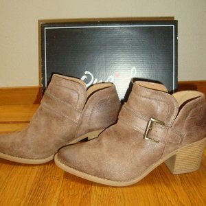 Qupid Women's Western Bootie Tobin-30X Taupe Sz 10